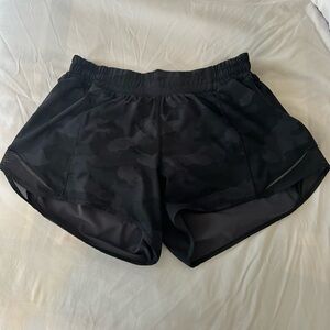 Lululemon Hotty Hot Low-Rise Lined Short 4”